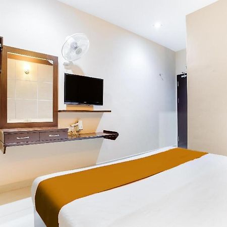 Sejati Hotel Ситиаван Экстерьер фото
