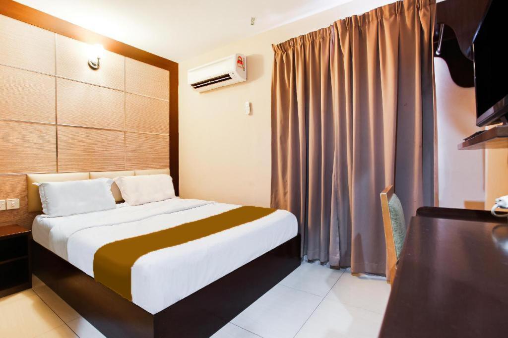 Sejati Hotel Ситиаван Экстерьер фото